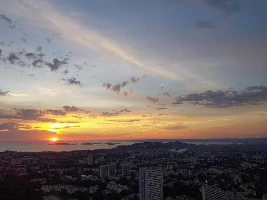 Superbe Appartement 2 Chambres Avec Vue Sur La Mer Et La Montagne Marseille Exterior photo